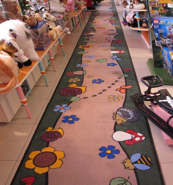 Стильная ковровая дорожка с принтом детского магазина